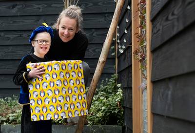 Jeanine uit Elburg tuigt in recordtijd landelijke sinterklaasactie op: ‘Wel wat traantjes gelaten’