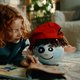In haar Sinterklaas-reclame slaat de bekendste webwinkel van Nederland de plank flink mis