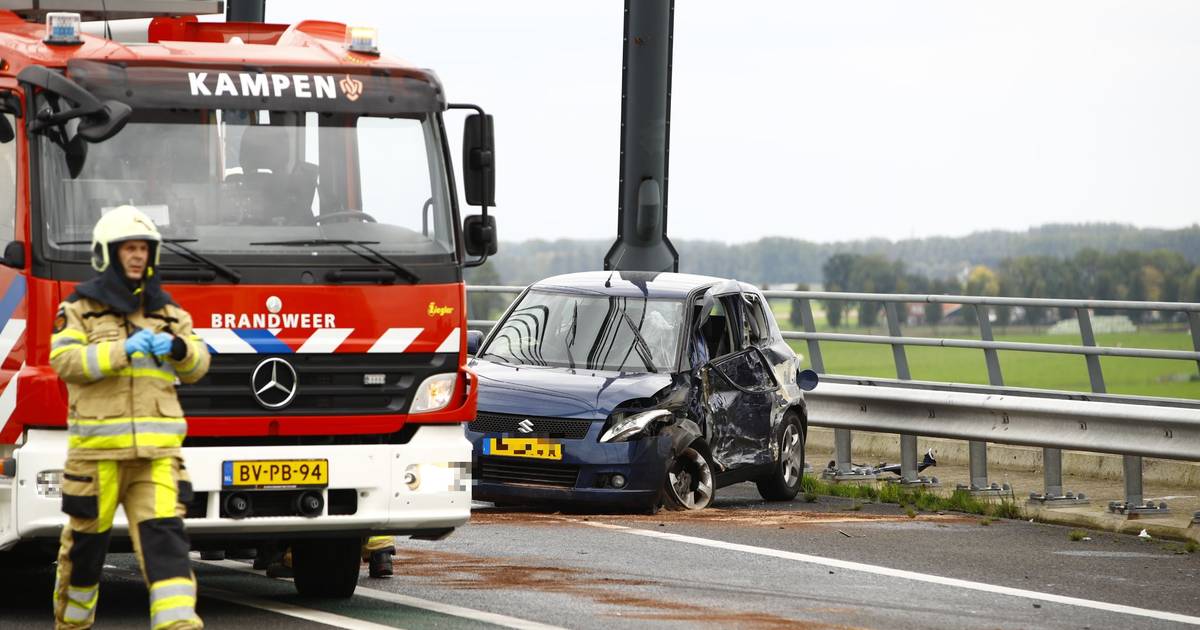 N50 geblokkeerd door ongeluk op Eilandbrug bij Kampen.