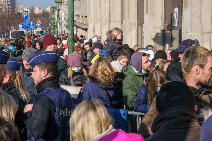 Complete chaos aan het onthaalcentrum voor Oekraïense vluchtelingen in Brussel