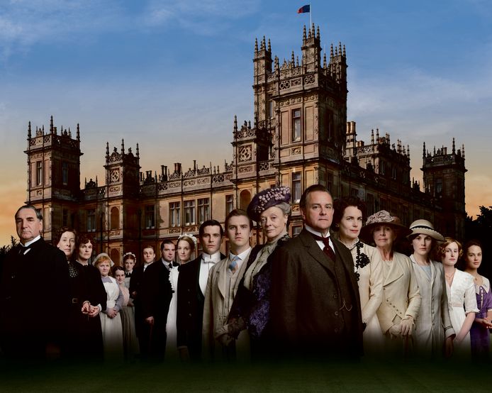 De cast van ‘Downton Abbey' voor Highclere Castle