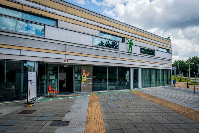 Wijkcentrum Eninver in Almelo, één van de wijkcentra waar de wijkteams bereikbaar zijn.