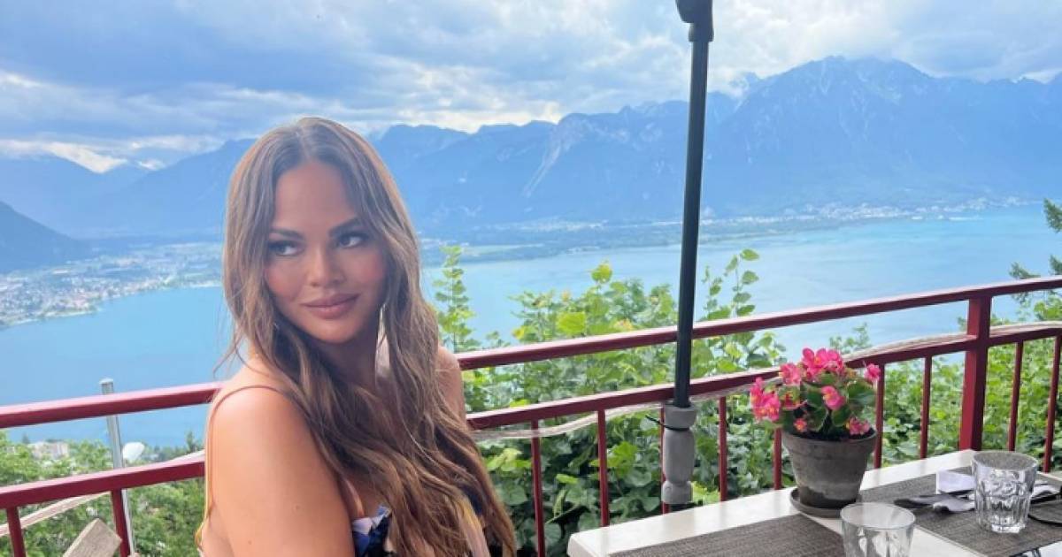 Stelle in vacanza: Chrissy Teigen si diverte in Svizzera |  Le persone