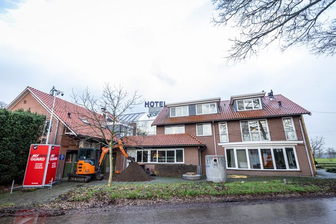 Voormalig landhotel ’t Elshuys in Albergen. Voor een verbouwing tot asielzoekerscentrum is nog geen omgevingsvergunning aangevraagd.