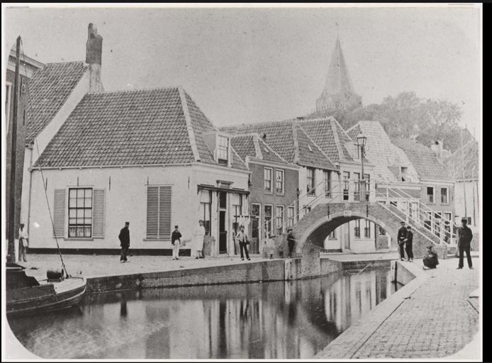 Waar je nu winkelt liepen vroeger paarden met trekschuiten: waarom de ...
