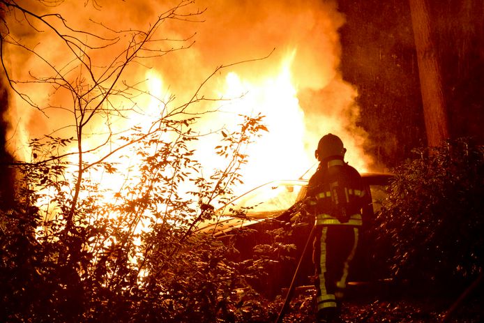Drie auto's in brand op de Galderseweg in Breda.