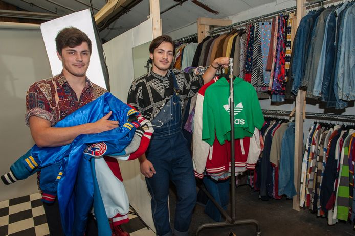 3000 kilo vintage kleding in de Agnietenkapel Gouda AD