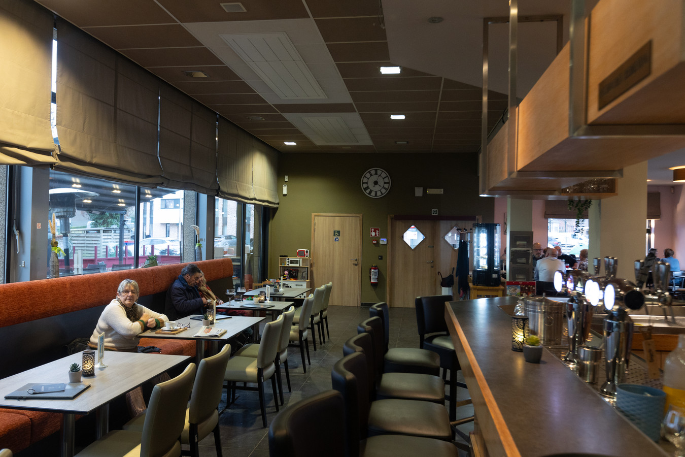 DE DAGSCHOTEL. De Kastelein in Oudsbergen “Onze schnitzels en souvlaki