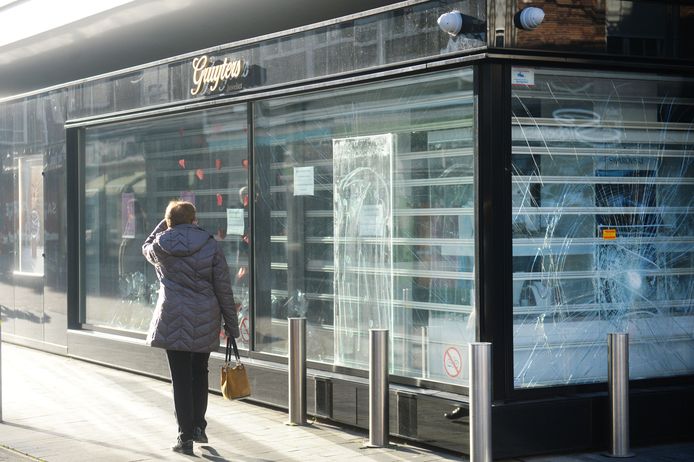 Woede om rellen in Enschede: 'Deze mensen mogen van mij ...