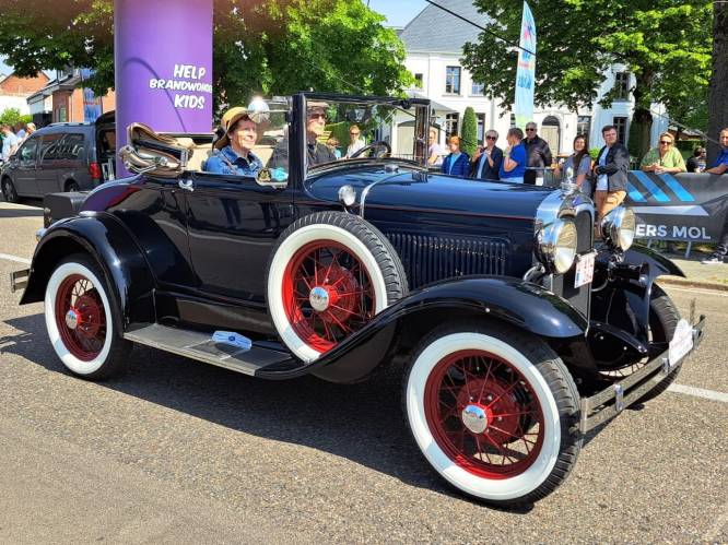Ruim 140 oldtimers blinken in de zon tijdens New Kempen Historic