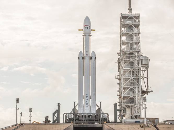 Eindelijk onthult Elon Musk wanneer 's werelds krachtigste draagraket voor het eerst de ruimte ingaat