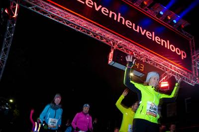 Achtduizend renners doen mee aan sfeervolle Zevenheuvelennacht