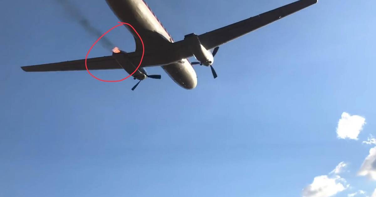 Nieuwe beelden verongelukt Aviodrome-vliegtuig laten zien: vlammen slaan uit de linker motor.