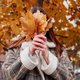 Van kastanjes tot gevallen bladeren: deze herinneringen hebben jullie nog aan de herfst van vroeger