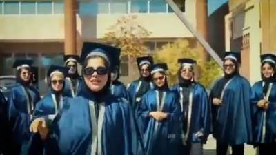 KIJK. Iraanse vrouwen gaan viraal met dansvideo, maar riskeren nu vervolging wegens “illegale activiteit”