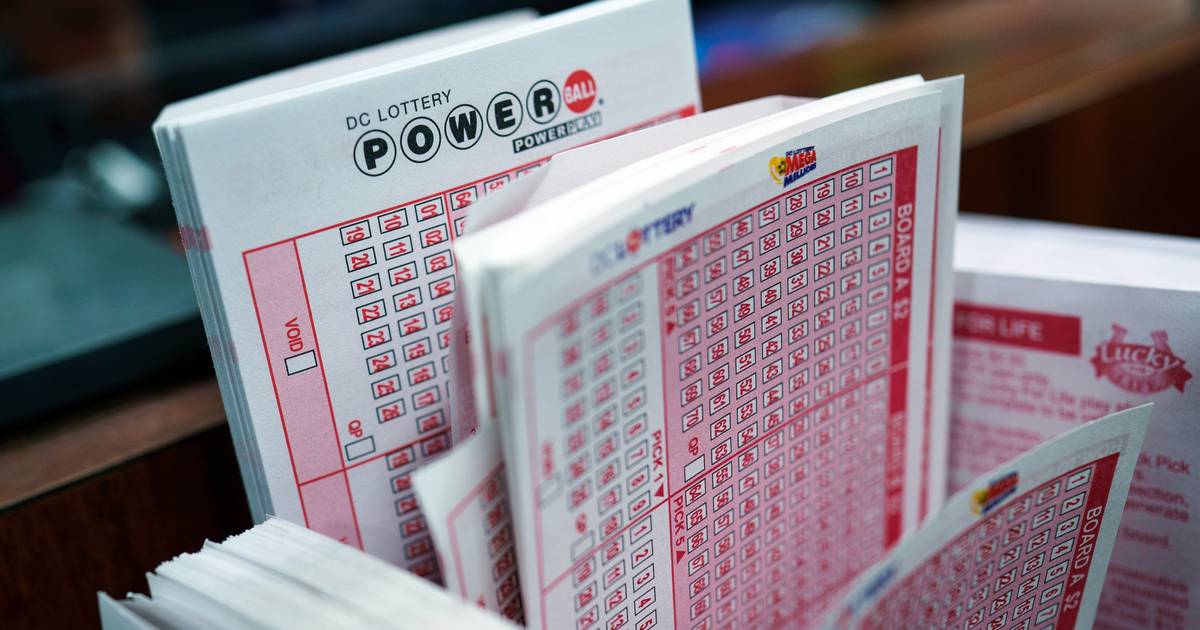 1 chance sur 292 millions : un joueur de loto américain gagne 1,3 milliard de dollars |  À l’étranger