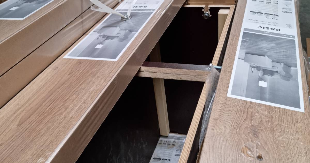 Gewapende #overval met valse politie-uniformen leidt tot #drugsvangst bij #laminaatbedrijf in #Schalkwijk.