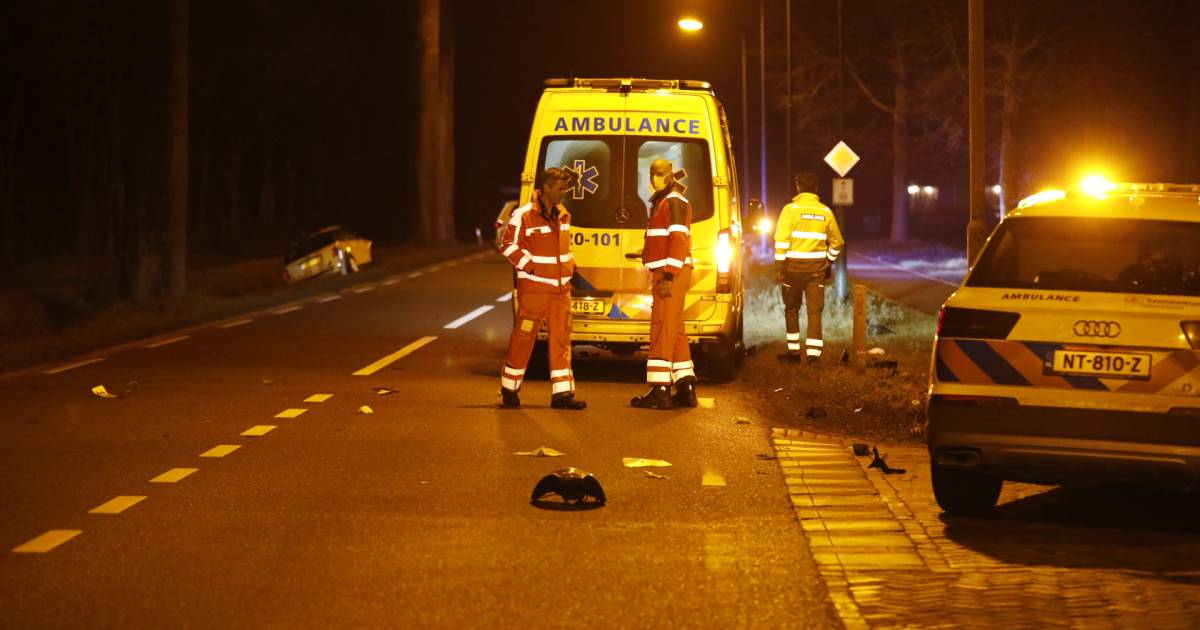 Bromfietser (21) zwaargewond bij ongeval in Ossendrecht.