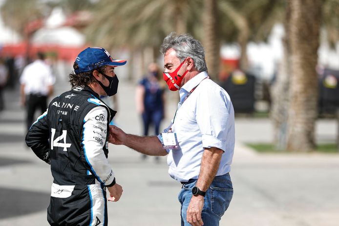 Fernando Alonso (links) en Carlos Sainz (rechts)