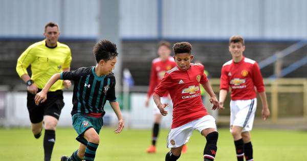 Shoretire (14) jongste speler ooit in UEFA Youth League ...