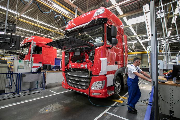 De truckassemblagefabriek van DAF Trucks in Eindhoven.