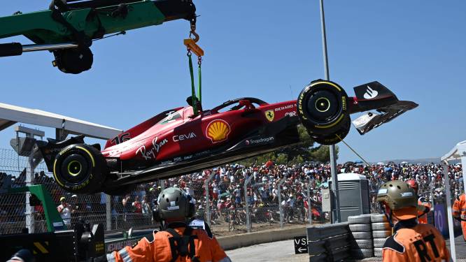 Charles Leclerc crasht als leider uit Franse GP: ‘Als ik deze fouten blijf maken heeft het allemaal geen zin’