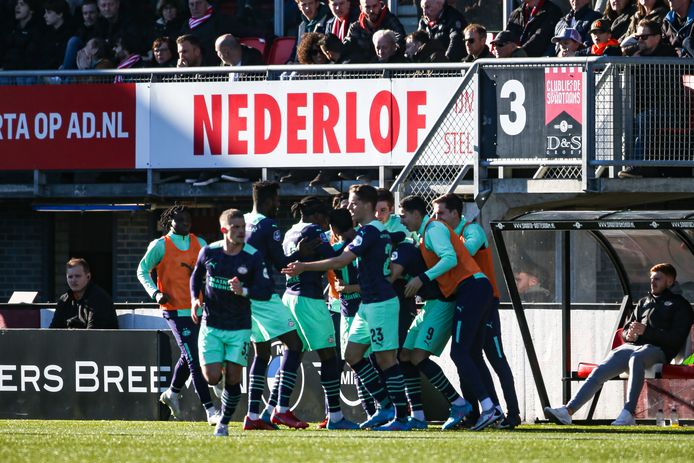 PSV'ers vieren de 1-1 van Mauro Júnior