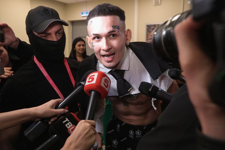 Rapper Morgenstern staat de pers te woord. Beeld Sergei Karpukhin / Tass