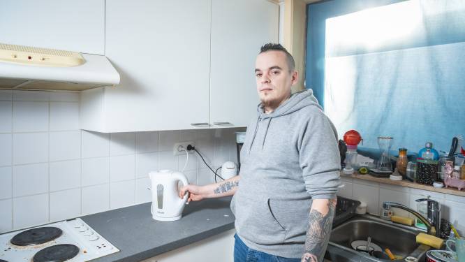 Jimmy (31) heeft een budgetmeter, maar moet net méér betalen voor energie: “We durven verwarming nog amper op te zetten”