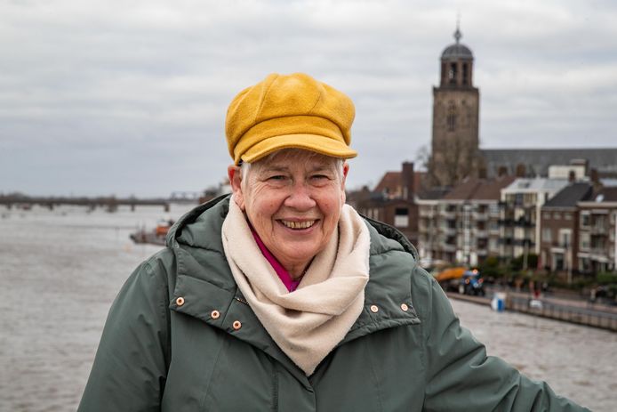 Duizenden mensen langs de IJssel genieten van spectaculair hoogwater ...