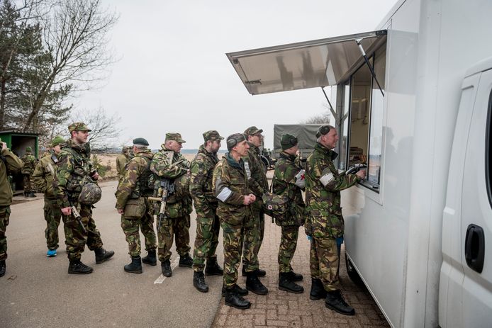 Militairen trainen keihard voor de veiligheid in Harskamp | Veluwe ...