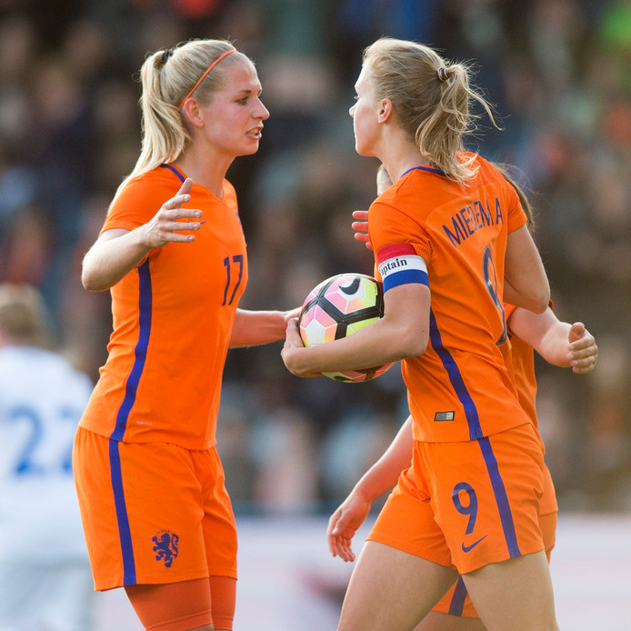 Miedema wordt vierde Nederlandse voetbalster bij Arsenal ...