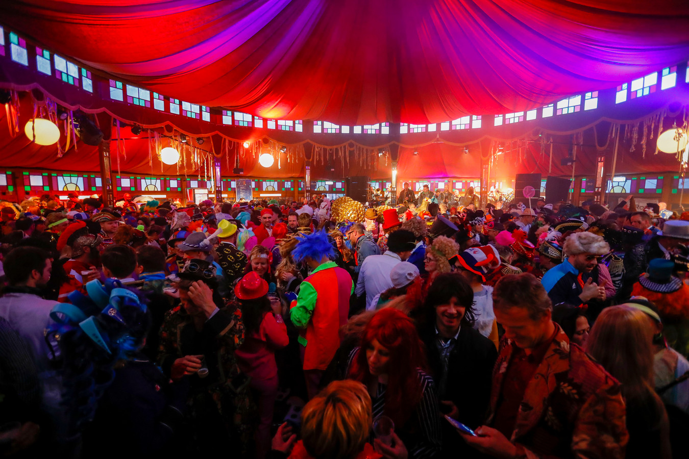 krekel Parel Bevestigen aan Pilsje met carnaval ook in Eindhoven over 'magische' 3 euro-grens | Foto |  ed.nl