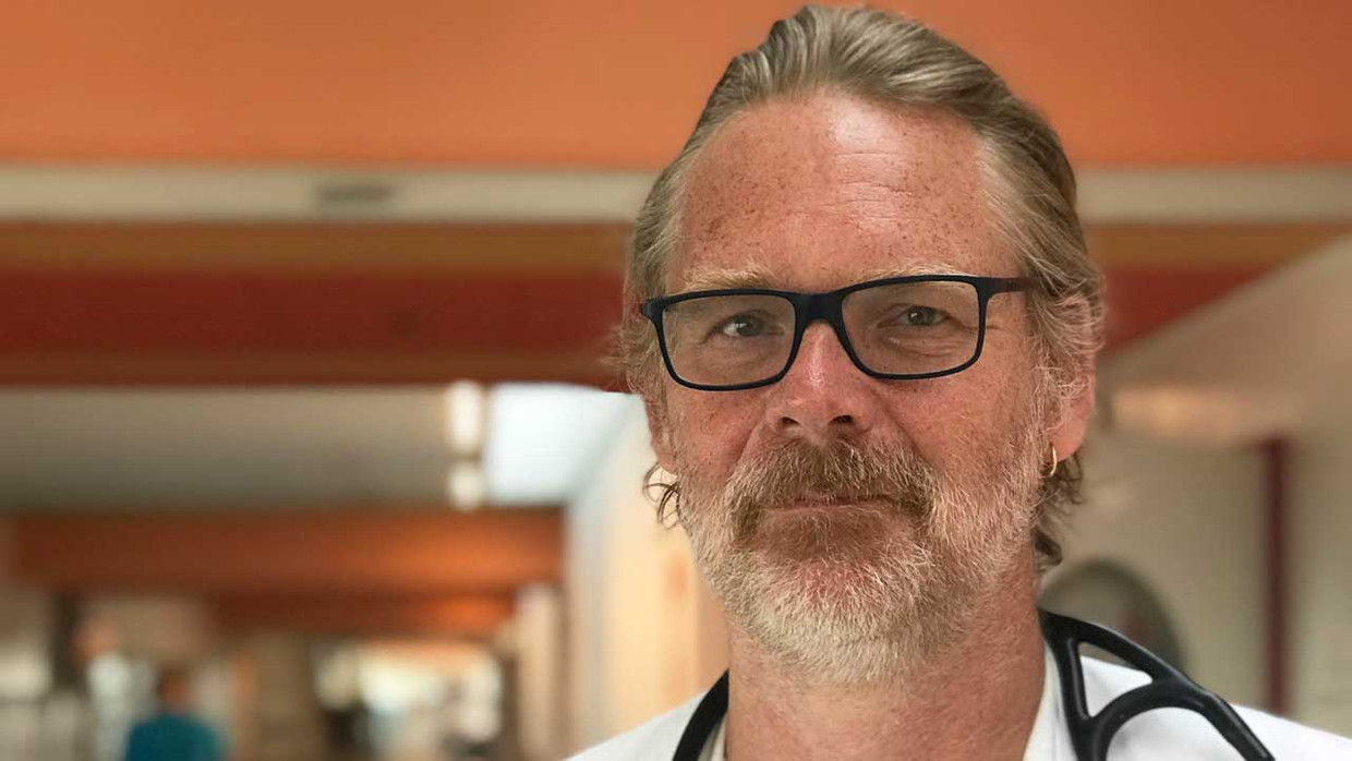 Il cardiologo danese Kasper Kremark Iversen.  statua 