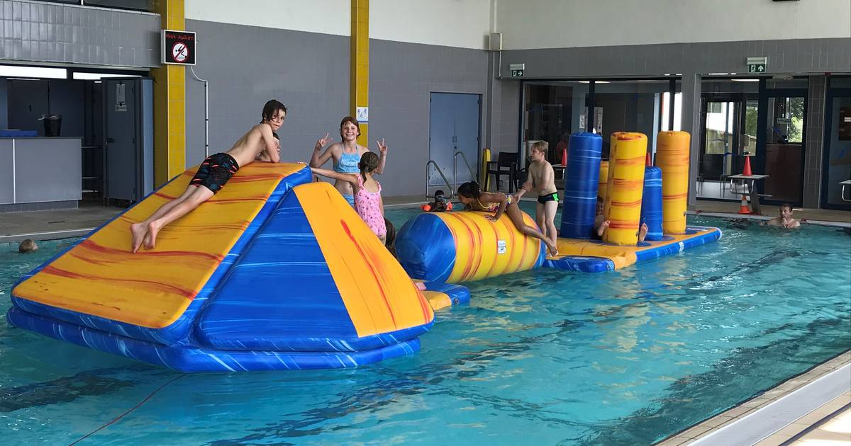 Splashdagen met opblaasbaar waterkussen in Duffels zwembad Duffel