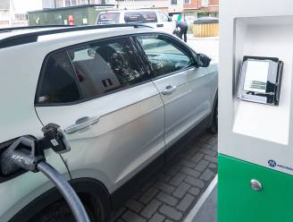 4 op de 10 Vlamingen zijn bereid om een elektrische auto te kopen (en evenveel moeten er niet van weten)