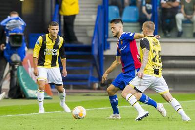 Van Wolfswinkel doet Vitesse pijn in Europa League