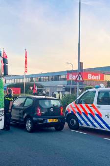 Boeren blokkeren distributiecentrum van Boni in Nijkerk: ‘We gaan pas weg, als Den Haag toegeeft’