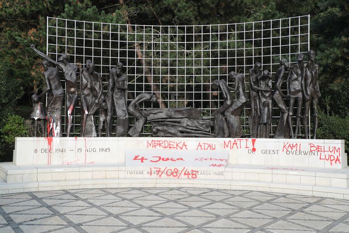 Het Indisch monument werd vannacht beklad.