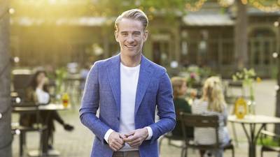 Art Rooijakkers heeft zomerdate met Merel Westrik
