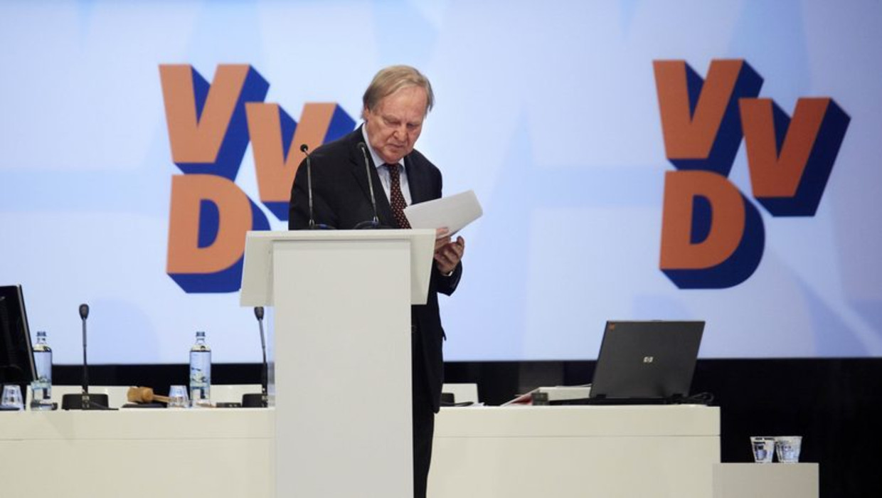 Voorzitter Benk Korthals tijdens de tweede dag van het VVD-congres. Beeld anp