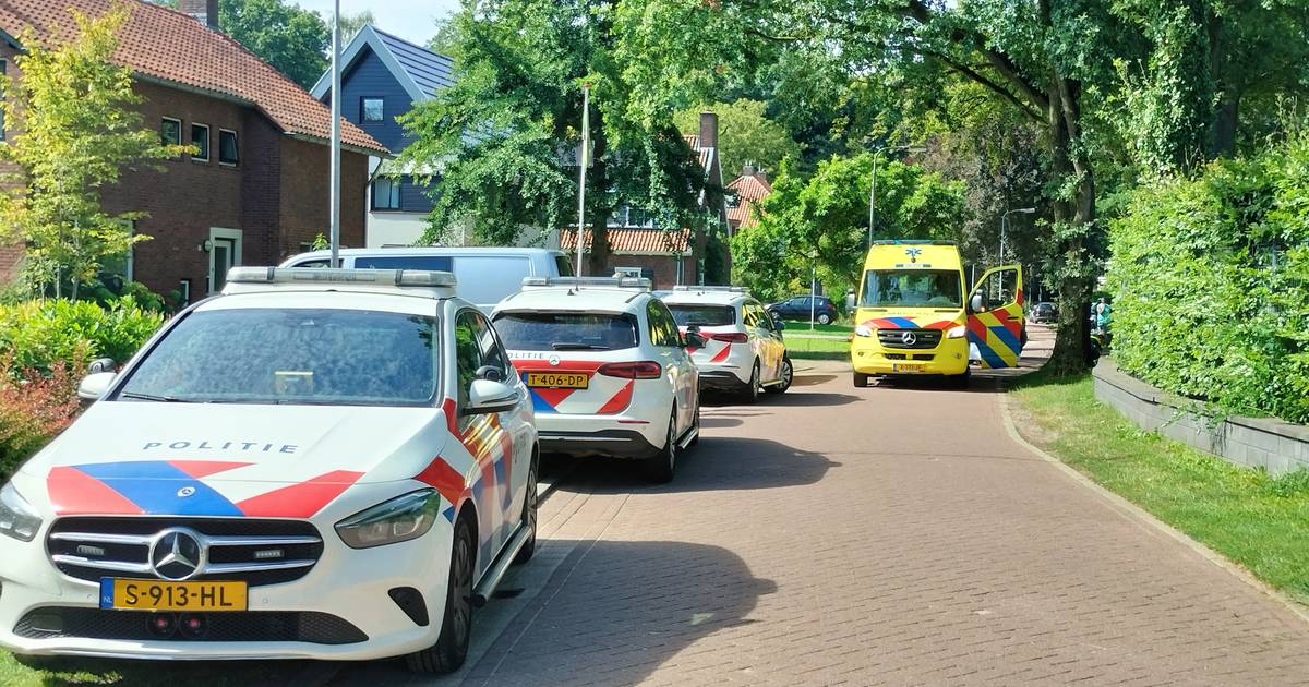 Vrouw gewond bij botsing tussen twee autos op kruising in Kaatsheuvel.