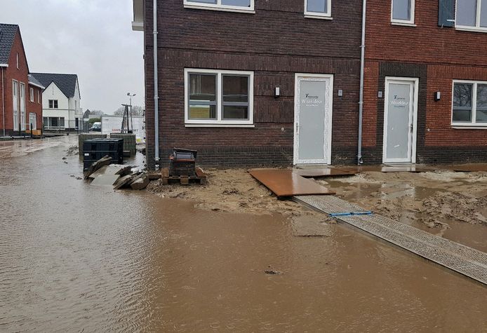 Het water kan niet weg op het KVL-terrein