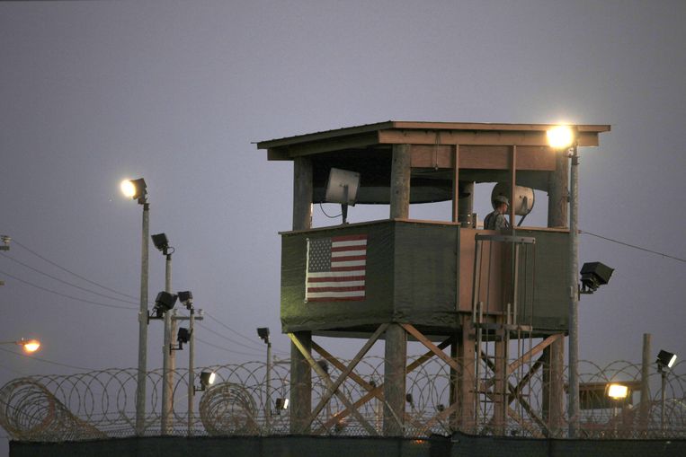 Een wachttoren in de gevangenis van Guantanamo Bay.  Beeld ap