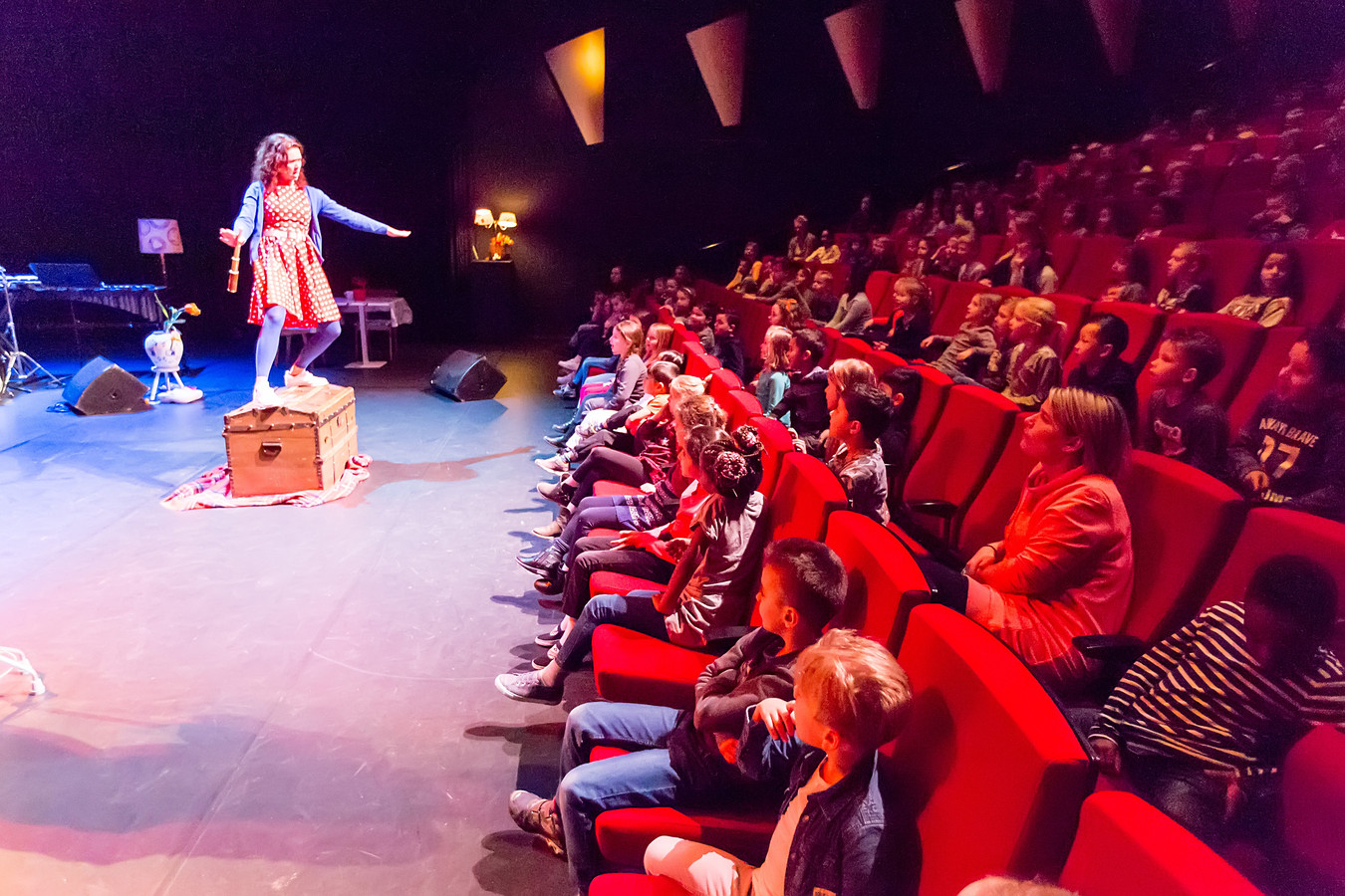 Alphen denkt aan speciale pas of voucher, zodat minima ook naar het theater kunnen Foto AD.nl