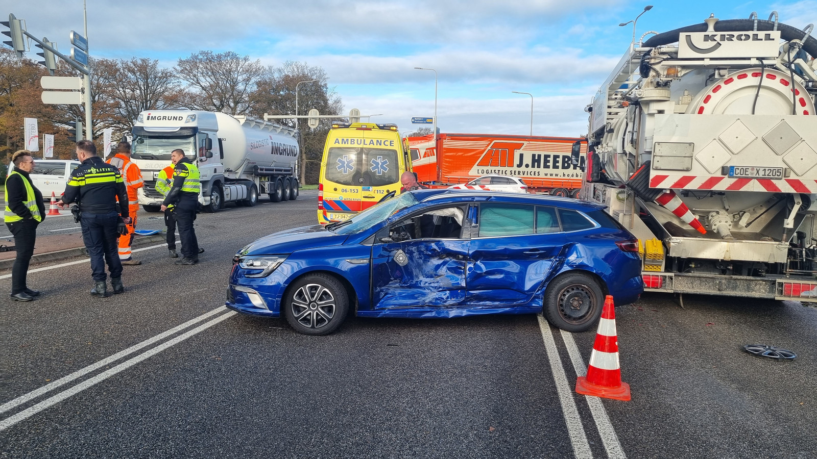 De auto raakte door het ongeval flink beschadigd.