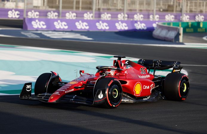 Charles Leclerc in zijn Ferrari.