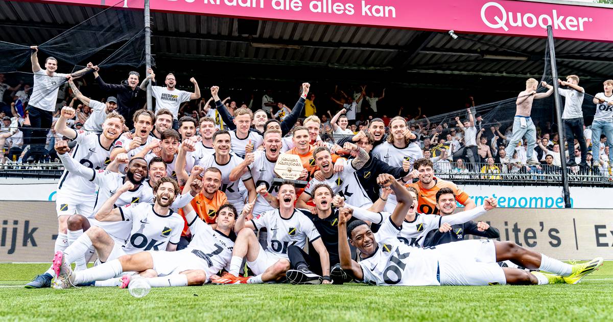 NAC-spelers door het dolle heen na promotie naar de eredivisie, Breda ...