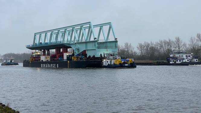 Eerste brug Nieuwe Sluis aangekomen in Terneuzen