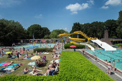 Zwembad De Randoet in Made ontruimd en op slot vanwege grote vechtpartij